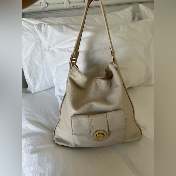 Michael Kors Leather Off White Large Handbag 14”W 13”H | Gold Tone Hardware. - Picture 1 of 14